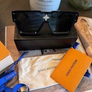 LV Sunglasses w/ Central Monogram Detail – Trendy & Rare